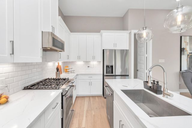 305 Queen Sude Lane, Houston, TX 77091