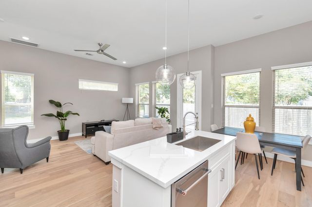 305 Queen Sude Lane, Houston, TX 77091