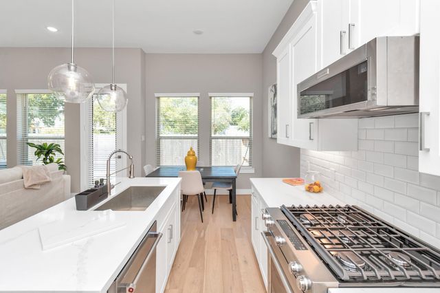 305 Queen Sude Lane, Houston, TX 77091