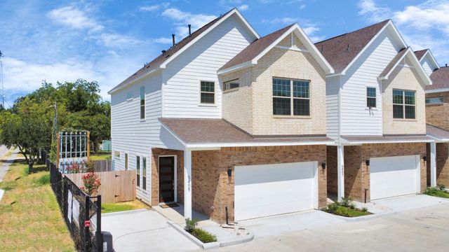 305 Queen Sude Lane, Houston, TX 77091