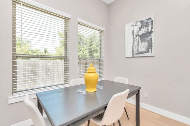305 Queen Sude Lane, Houston, TX 77091