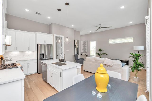 305 Queen Sude Lane, Houston, TX 77091