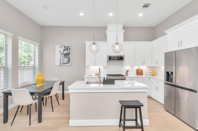 305 Queen Sude Lane, Houston, TX 77091