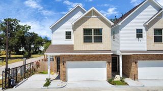 305 Queen Sude Lane, Houston, TX 77091