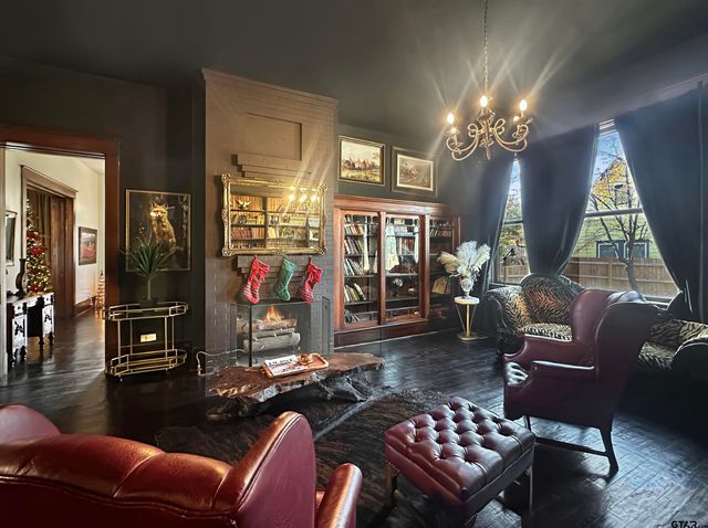 406 W 1st Street, Mount Pleasant, TX 75455