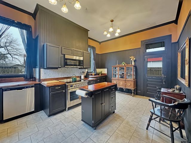 406 W 1st Street, Mount Pleasant, TX 75455