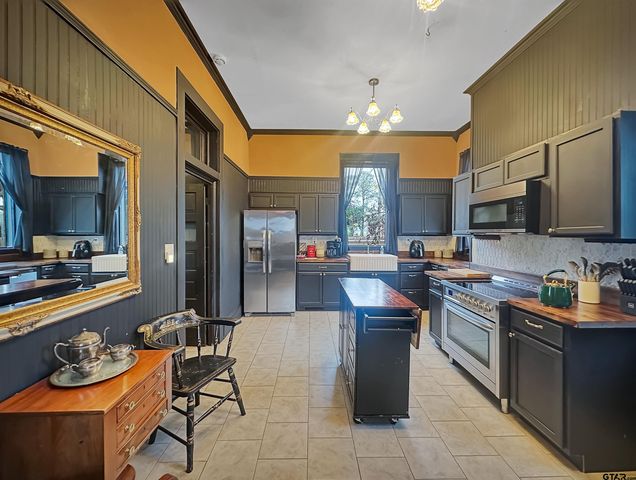 406 W 1st Street, Mount Pleasant, TX 75455