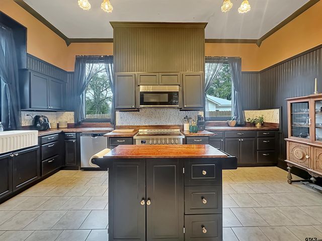 406 W 1st Street, Mount Pleasant, TX 75455