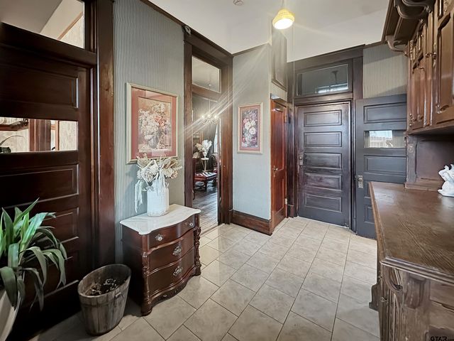 406 W 1st Street, Mount Pleasant, TX 75455