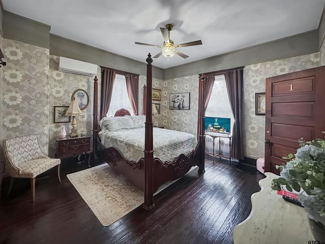 406 W 1st Street, Mount Pleasant, TX 75455