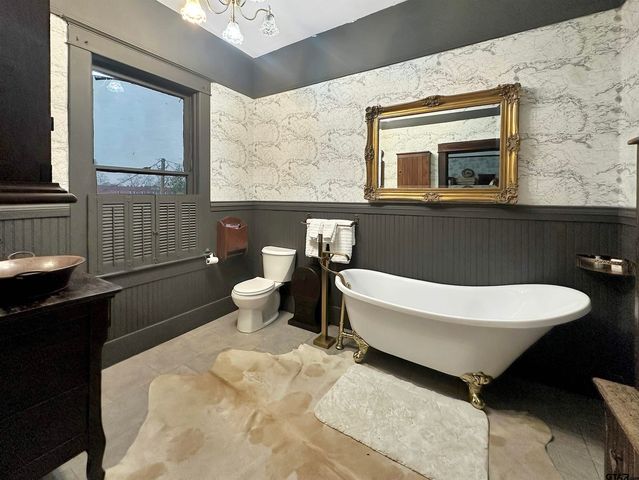 406 W 1st Street, Mount Pleasant, TX 75455