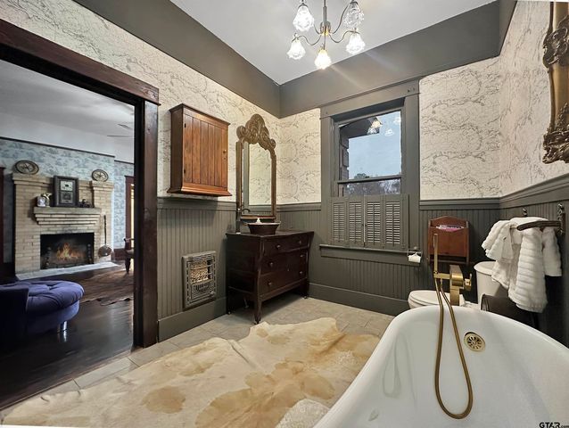 406 W 1st Street, Mount Pleasant, TX 75455