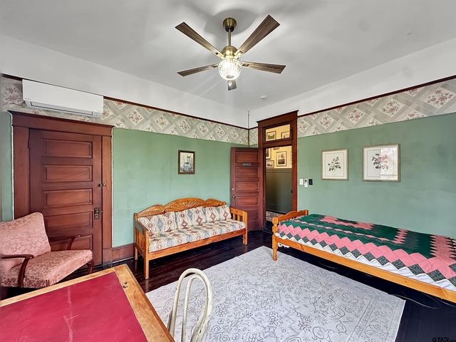 406 W 1st Street, Mount Pleasant, TX 75455