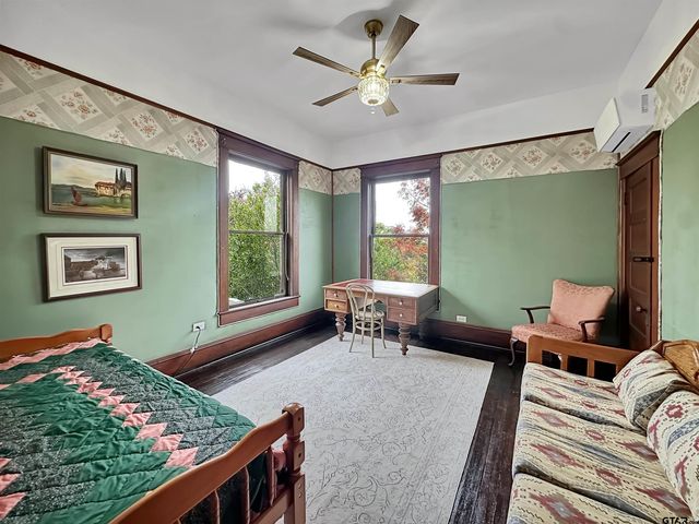 406 W 1st Street, Mount Pleasant, TX 75455