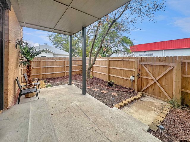 406 W 1st Street, Mount Pleasant, TX 75455