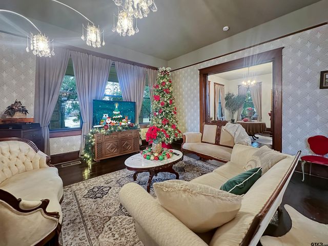 406 W 1st Street, Mount Pleasant, TX 75455