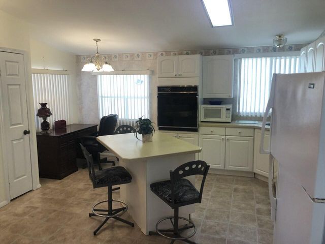 7847 SE Swan Avenue, Hobe Sound, FL 33455