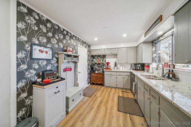 3111 S Saddle Rock Road, Sand Springs, OK 74063