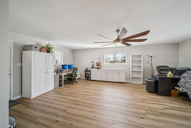 3111 S Saddle Rock Road, Sand Springs, OK 74063