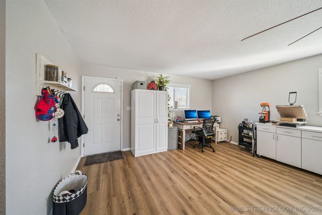 3111 S Saddle Rock Road, Sand Springs, OK 74063