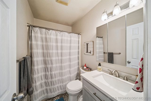 3111 S Saddle Rock Road, Sand Springs, OK 74063