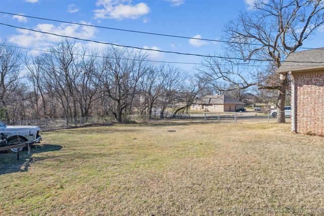 3111 S Saddle Rock Road, Sand Springs, OK 74063