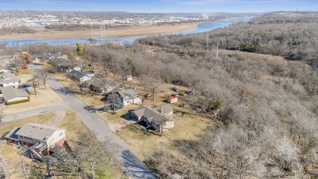 3111 S Saddle Rock Road, Sand Springs, OK 74063