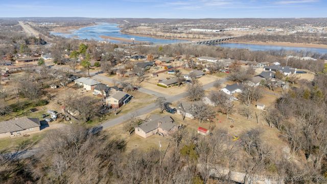 3111 S Saddle Rock Road, Sand Springs, OK 74063