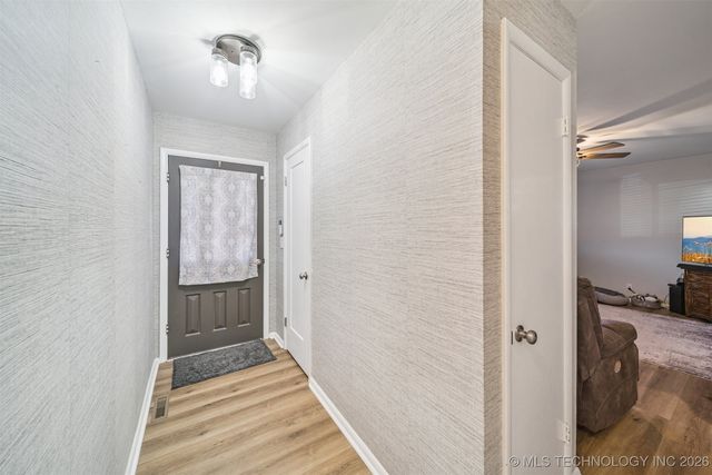 3111 S Saddle Rock Road, Sand Springs, OK 74063