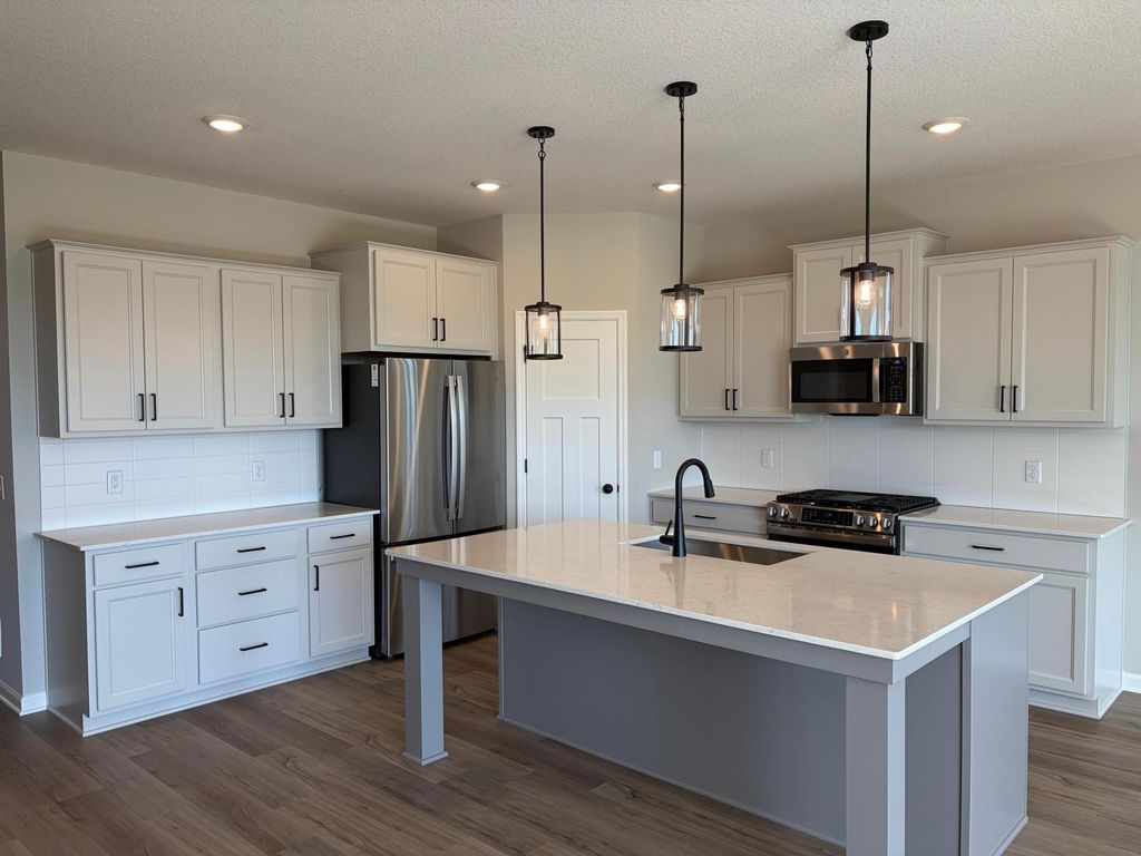 8199 Haywood Drive, Lino Lakes, MN 55014 — exterior