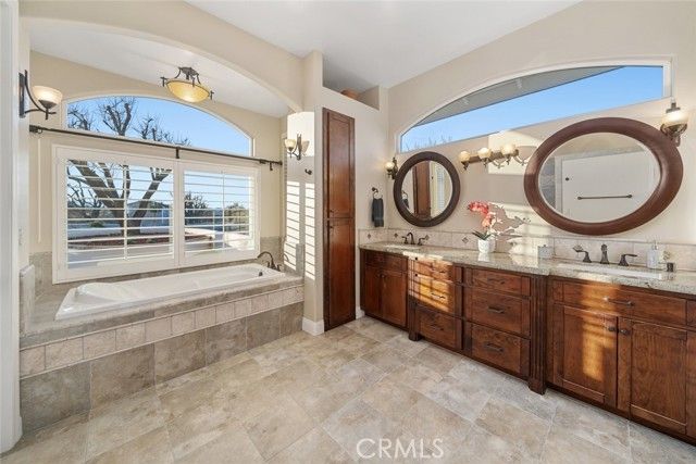 5495 Vista Serrano, Paso Robles, CA 93446