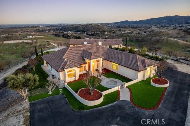 5495 Vista Serrano, Paso Robles, CA 93446