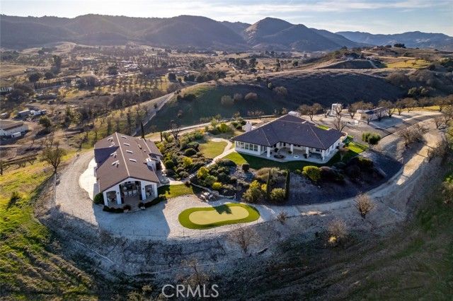 5495 Vista Serrano, Paso Robles, CA 93446