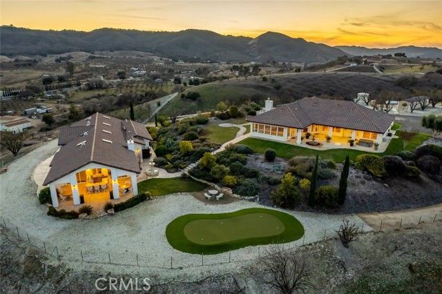 5495 Vista Serrano, Paso Robles, CA 93446