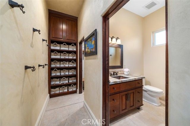 5495 Vista Serrano, Paso Robles, CA 93446