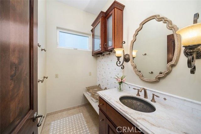 5495 Vista Serrano, Paso Robles, CA 93446