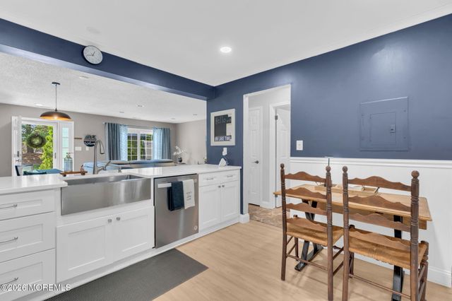 17 Richmond Court, Tinton Falls, NJ 07712