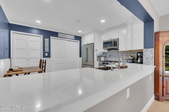 17 Richmond Court, Tinton Falls, NJ 07712