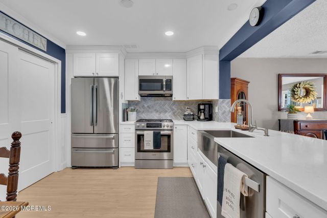 17 Richmond Court, Tinton Falls, NJ 07712
