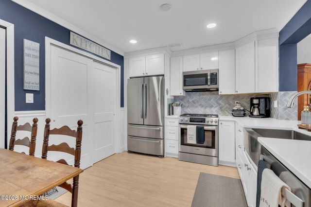 17 Richmond Court, Tinton Falls, NJ 07712
