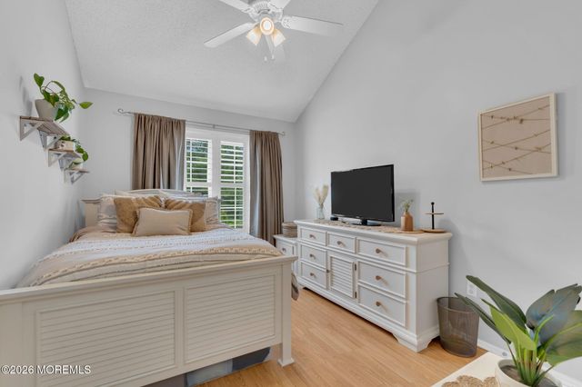 17 Richmond Court, Tinton Falls, NJ 07712