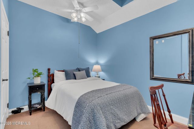 17 Richmond Court, Tinton Falls, NJ 07712