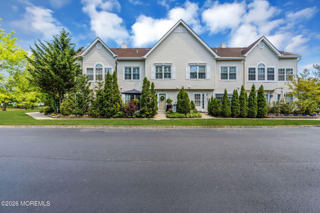 17 Richmond Court, Tinton Falls, NJ 07712