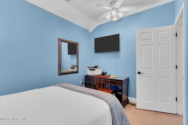 17 Richmond Court, Tinton Falls, NJ 07712