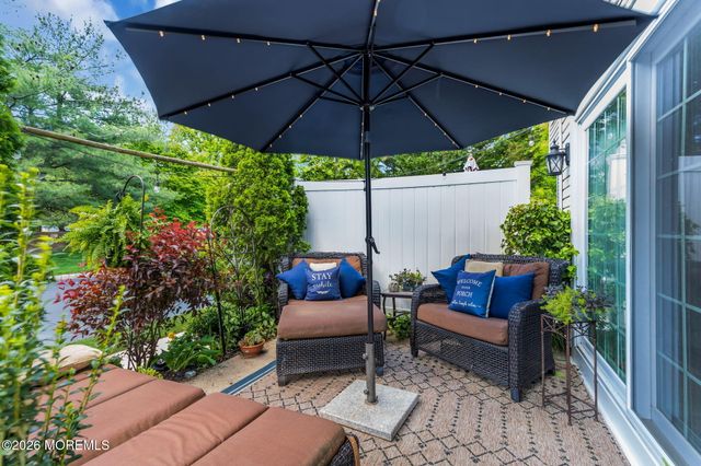 17 Richmond Court, Tinton Falls, NJ 07712