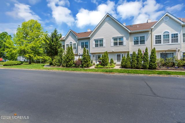 17 Richmond Court, Tinton Falls, NJ 07712