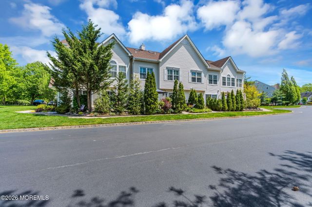 17 Richmond Court, Tinton Falls, NJ 07712