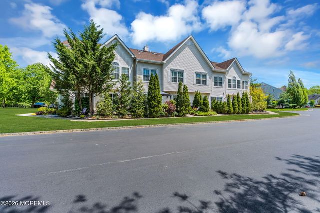 17 Richmond Court, Tinton Falls, NJ 07712