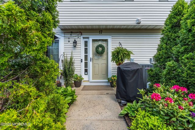17 Richmond Court, Tinton Falls, NJ 07712