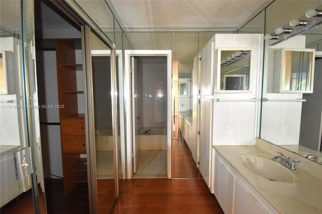 3081 NW 123rd Ave, Sunrise, FL 33323